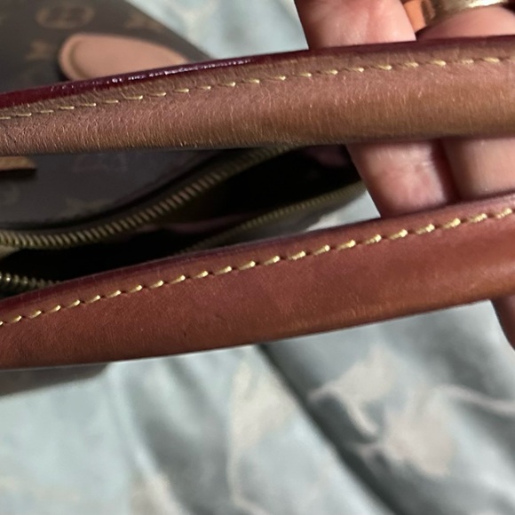 Louis Vuitton Rivoli MM - Picture 12 of 13